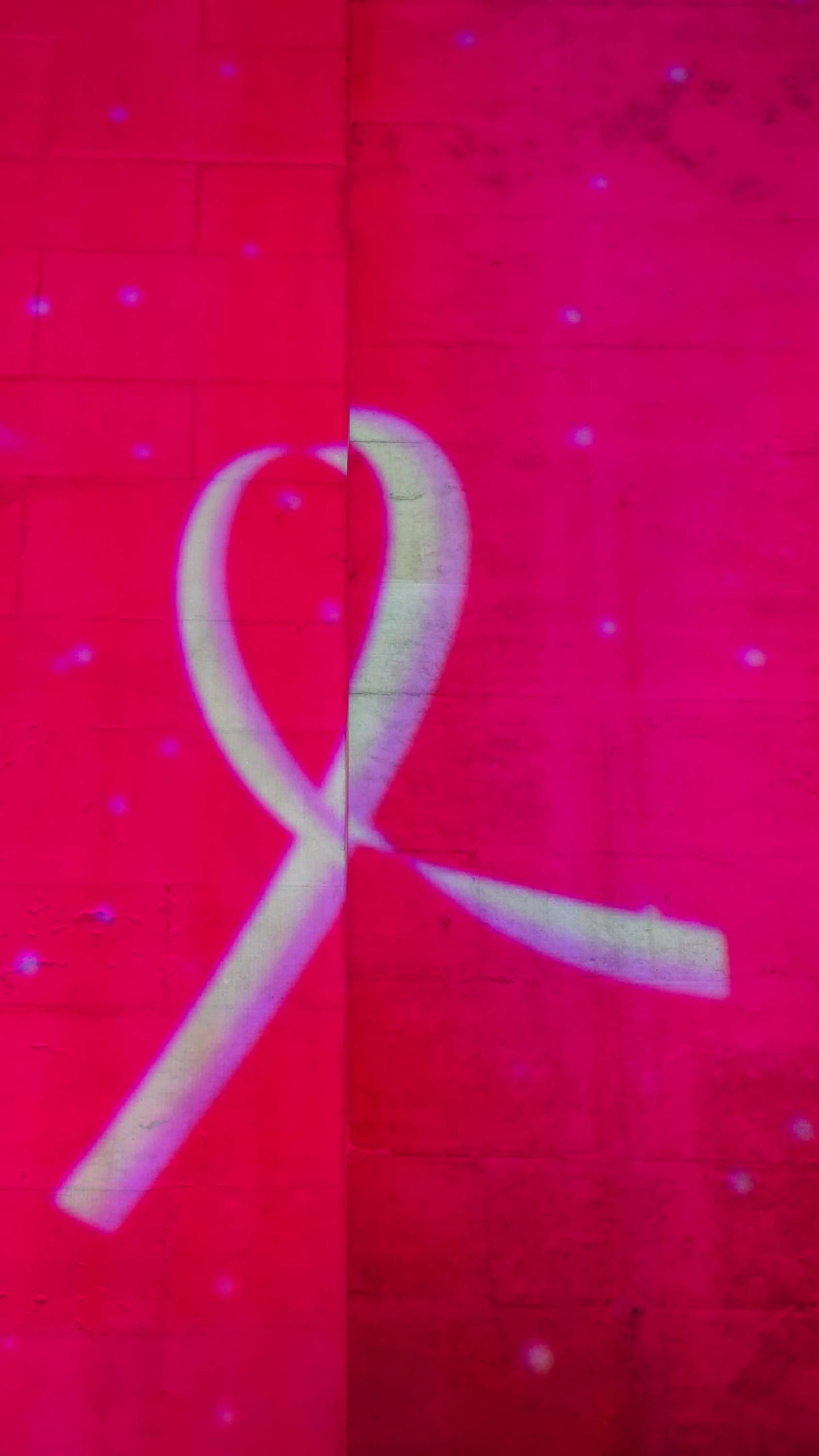 Estee-lauder-companies-brustkrebs-kampagne-2023, Königplatz München leuchtet Pink, Laser zum Karolinenplatz