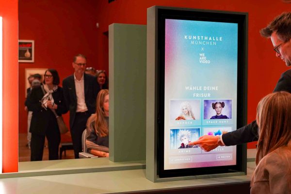 HAAR-MACHT-LUST_WE ARE VIDEO, Videokunst, interaktive Installation, München, Kunsthalle, Ausstellung